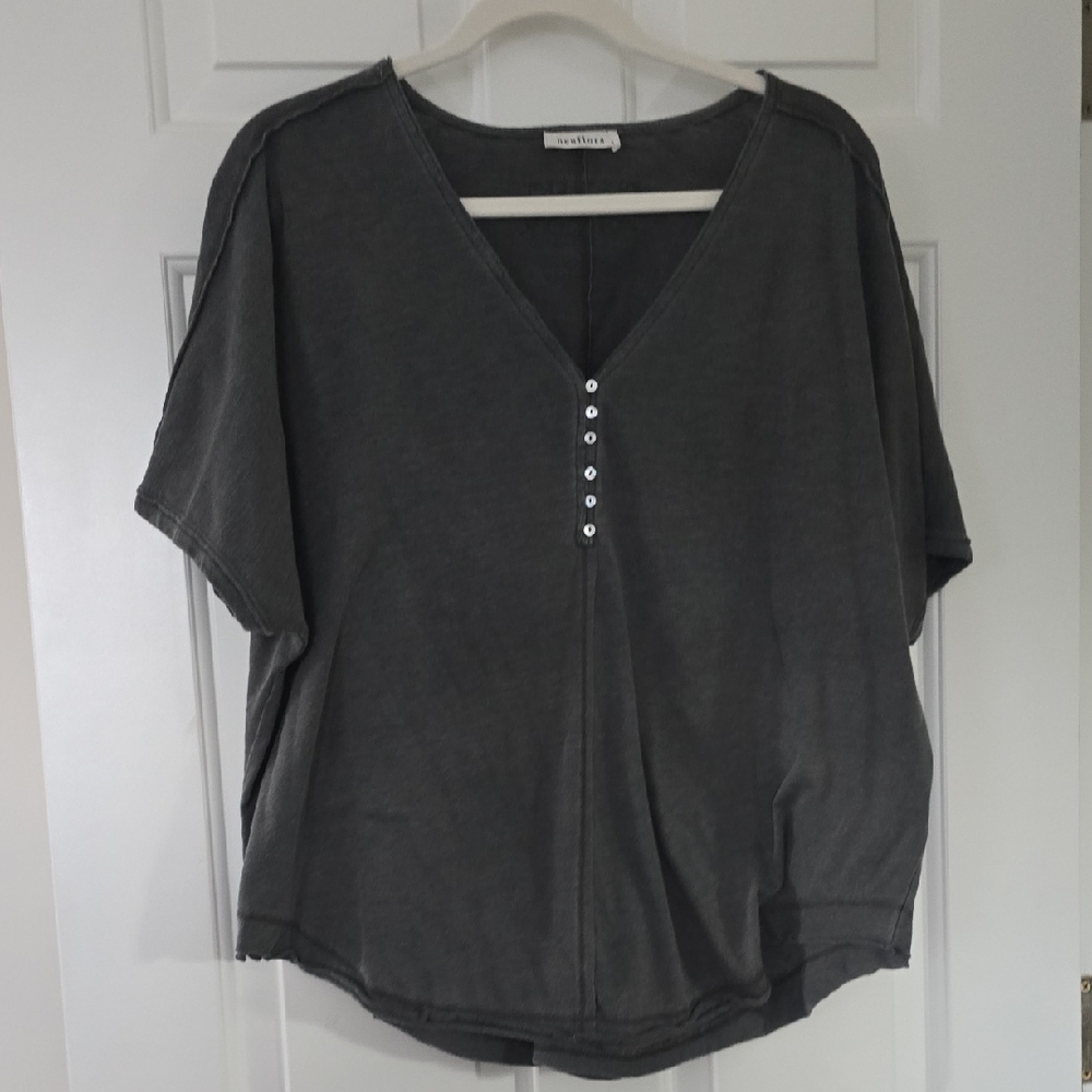 Neuflora: Casual V-Neck Gray Blouse